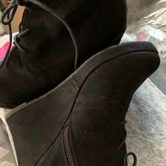 “MOSSIMO” Black Suede Wedged Bootie - Picture 4 of 6